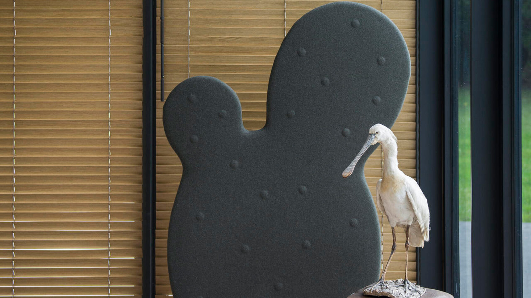 BuzziSpace BuzziCactus Taco With Dark Grey Finish Detail Image With Bird