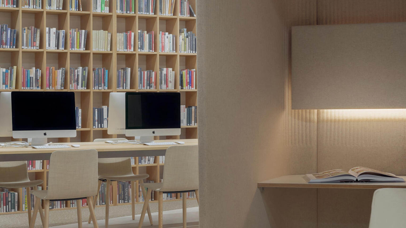 Buzzi Space BuzziBooth Detail Image In Library Setting