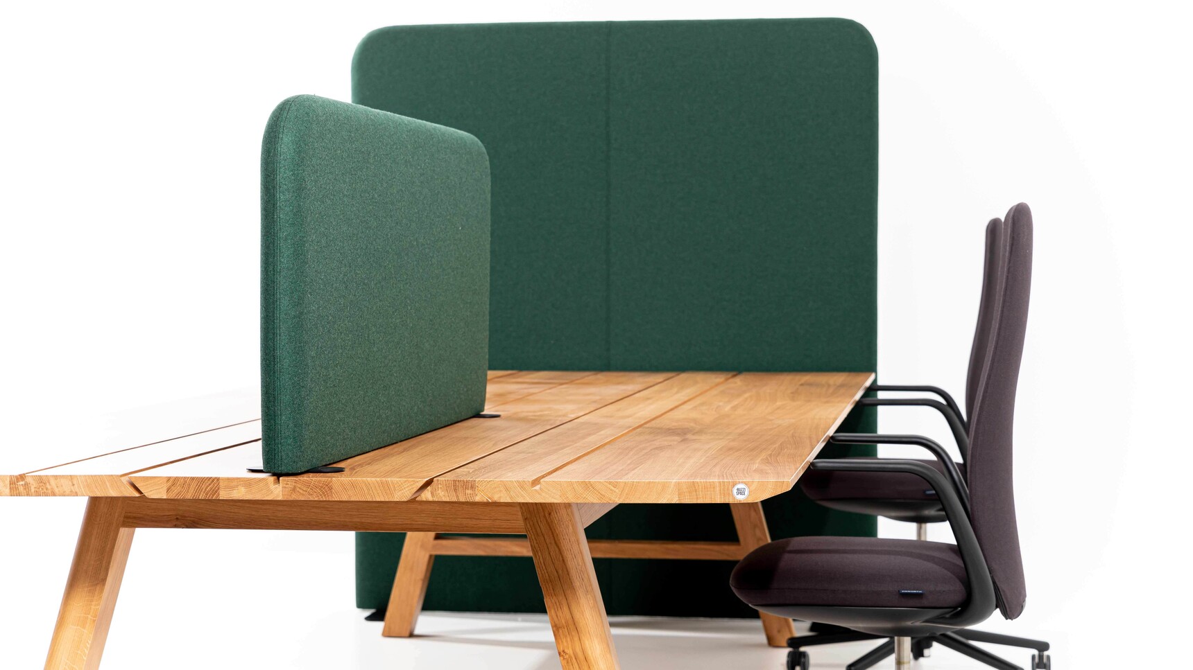 Buzzi Space BuzziShield Desk Acoustic Partition With Green Upholstery With BuzziFree Detail Image