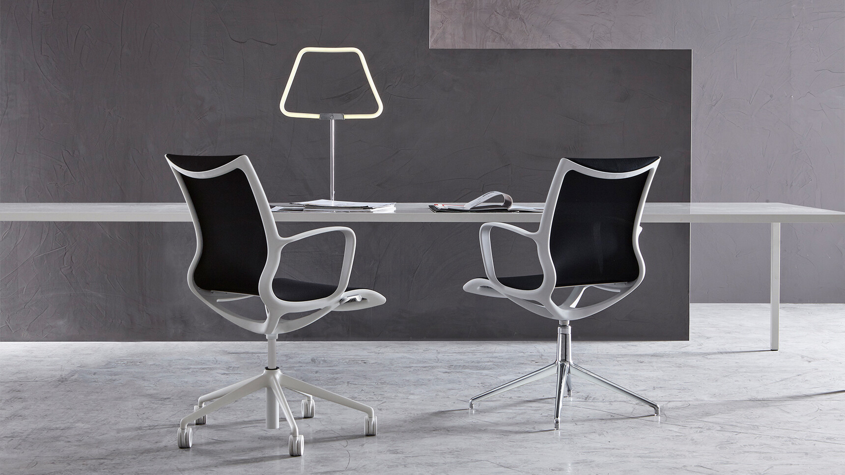 Sitland Soul Air Meeting Chairs In White At Desk Family Image