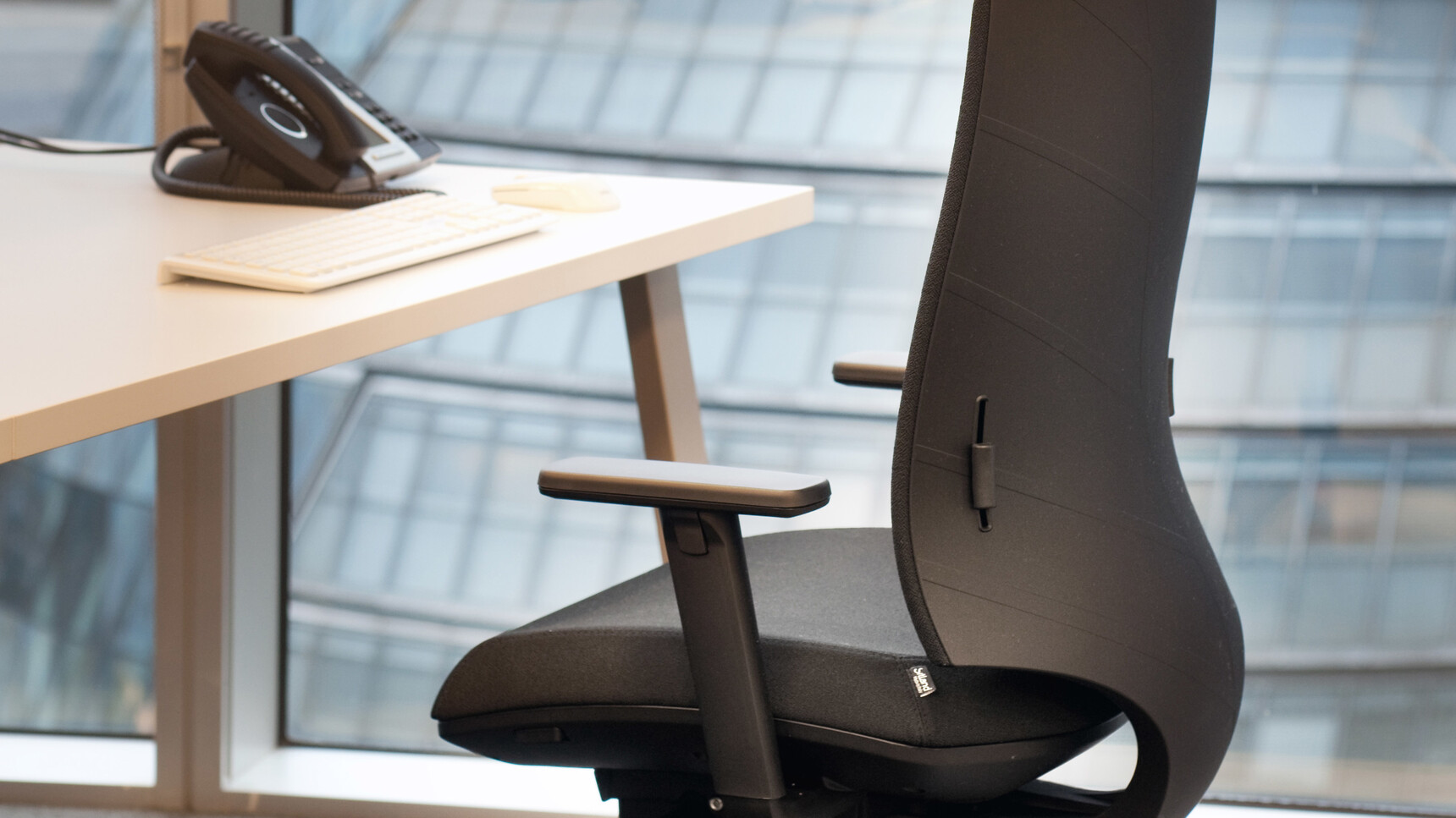 Sitland Leaf Task Chair Detail Image