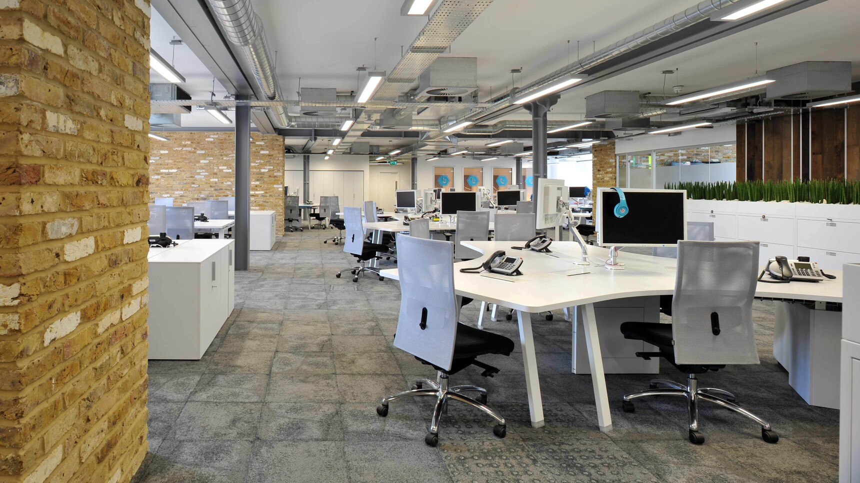 Sitland Soffio Mesh Task Chairs At Tables Environment Image