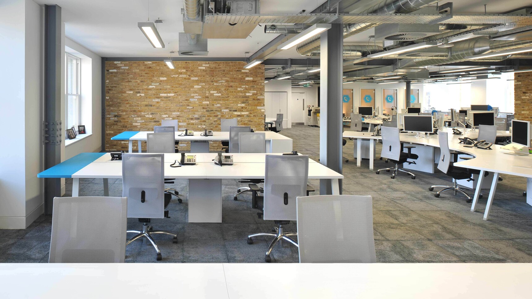 Sitland Soffio Mesh Task Chairs At Tables Family Image