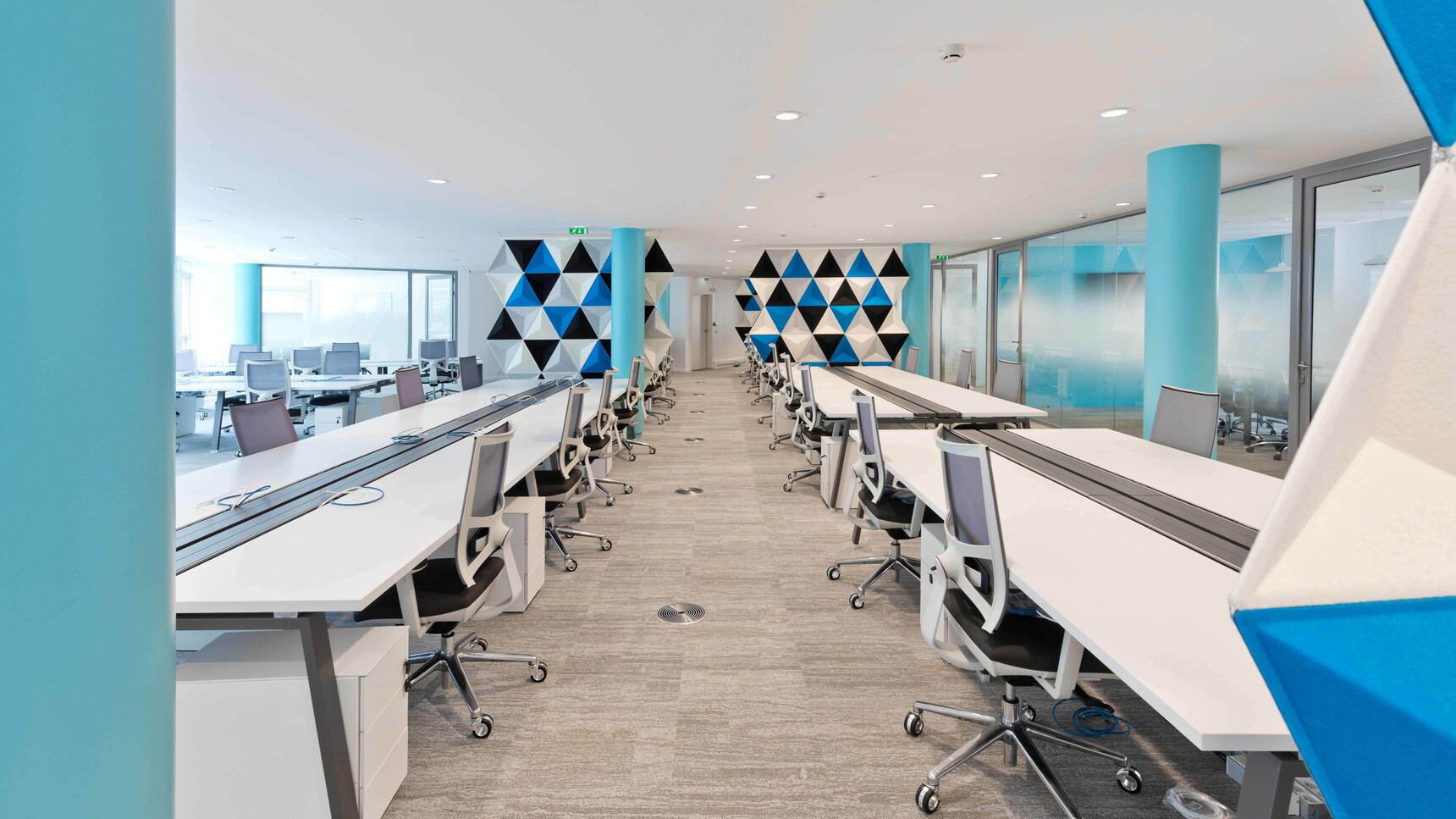 Sitland Team Strike Mesh Office Chairs At Desks In Office Environment