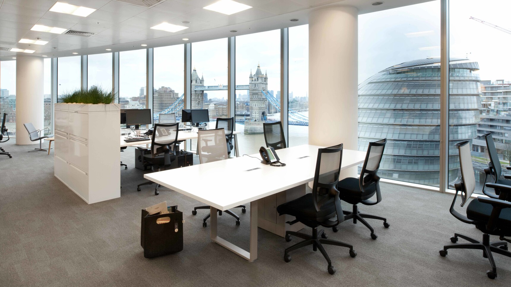 Sitland Team Strike Mesh Office Chairs At Tables In Office Setting
