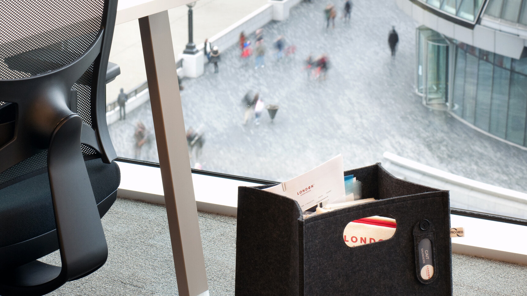 Sitland Team Strike Mesh Office Chair With White Backrest Black Seat Upholstery Detail Image Of The Back