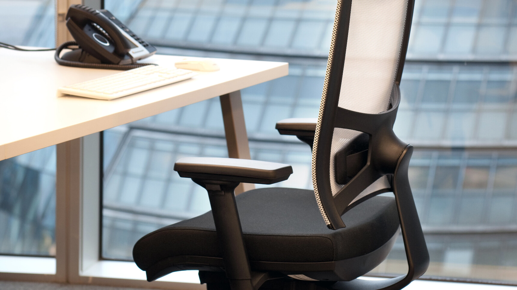Sitland Team Strike Mesh Office Chair With White Backrest Black Seat Upholstery Detail Image
