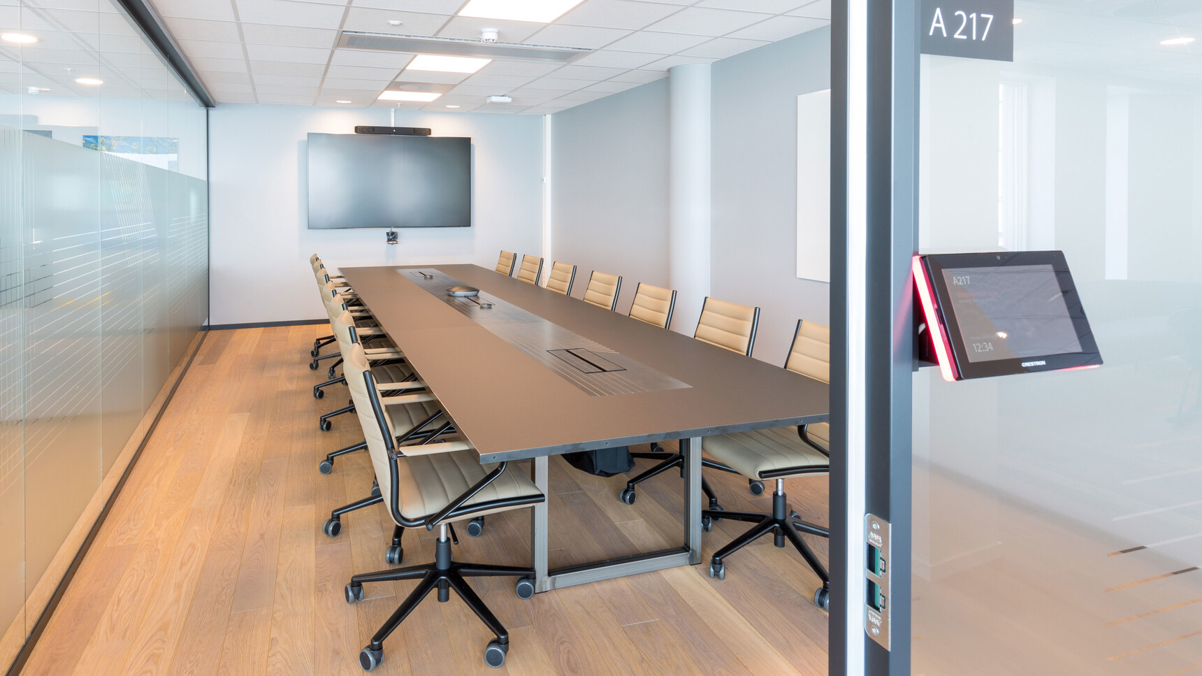 Sitland Classic Low Back Office Chairs On Castors At Table In Conference Room