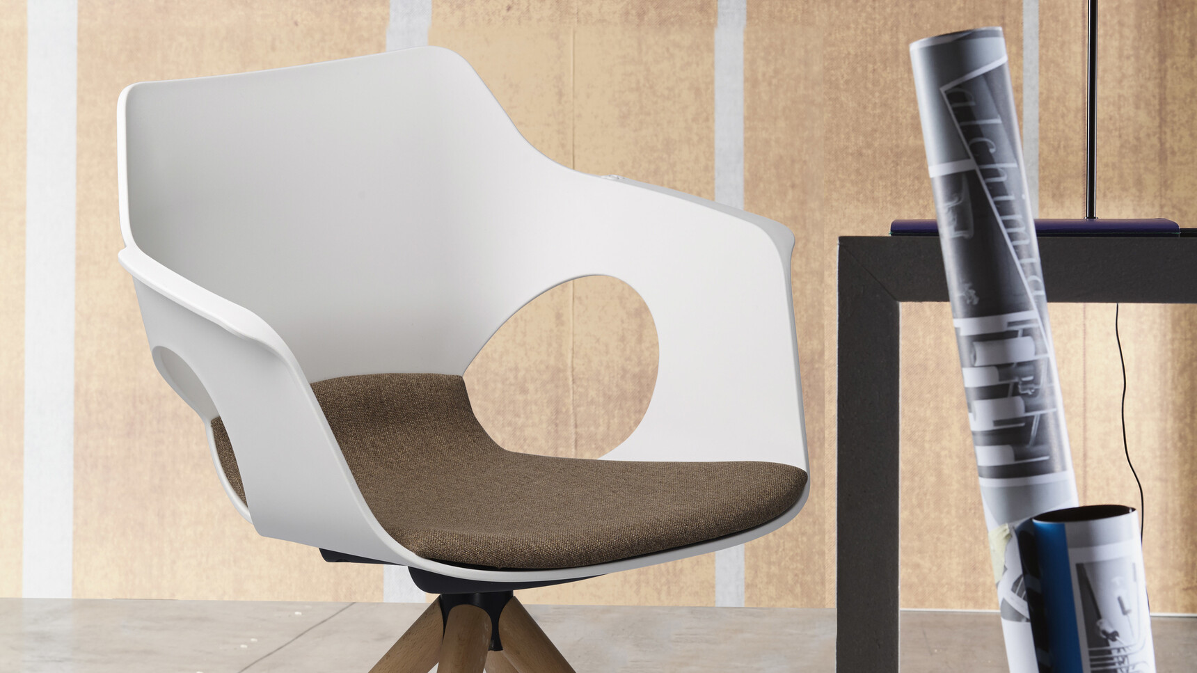 Sitland Hug Trestle Wood Base Meeting Chair Detail Image