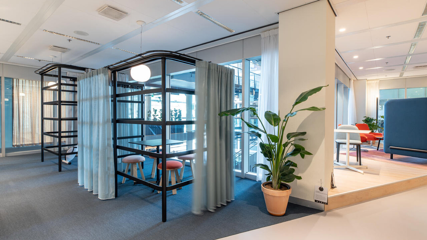 Buzzi Space BuzziBracks Modular Acoustic System Blue Curtain Family Image