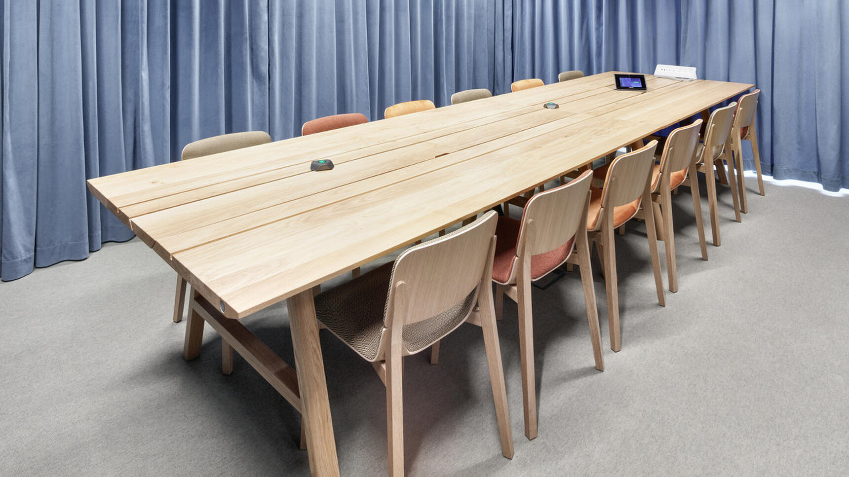 Buzzi Space BuzziPicNic WorkBench Wood Finish In Meeting Room