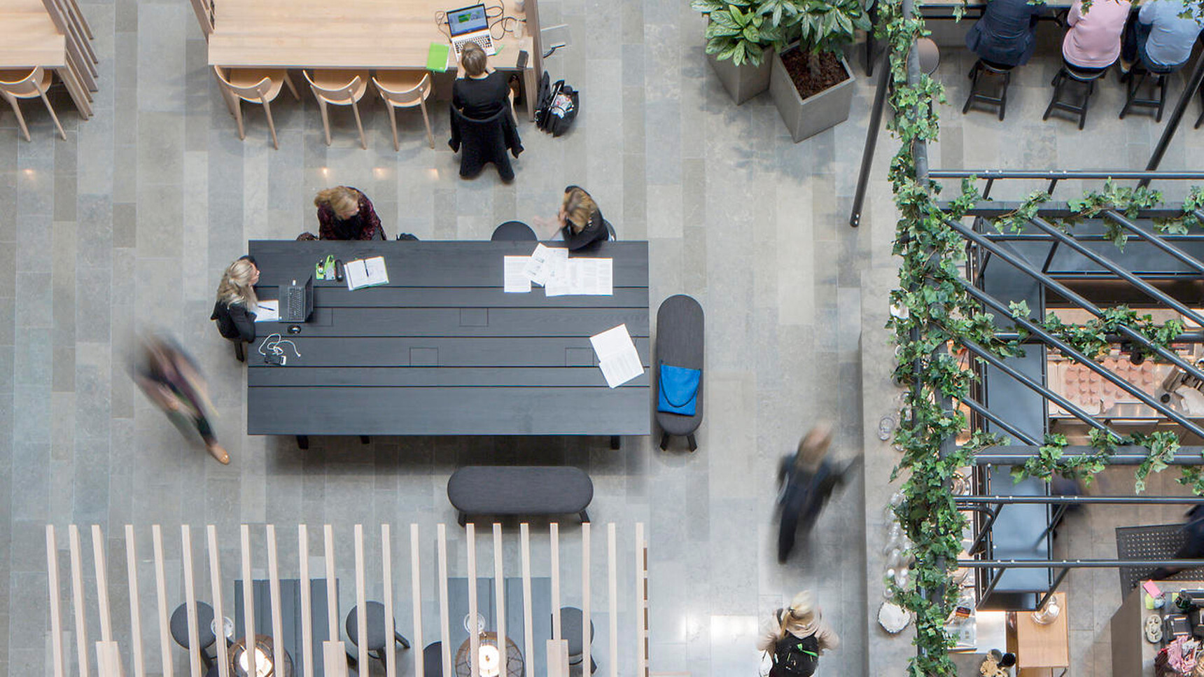 Buzzi Space BuzziPicNic WorkBench Family Image