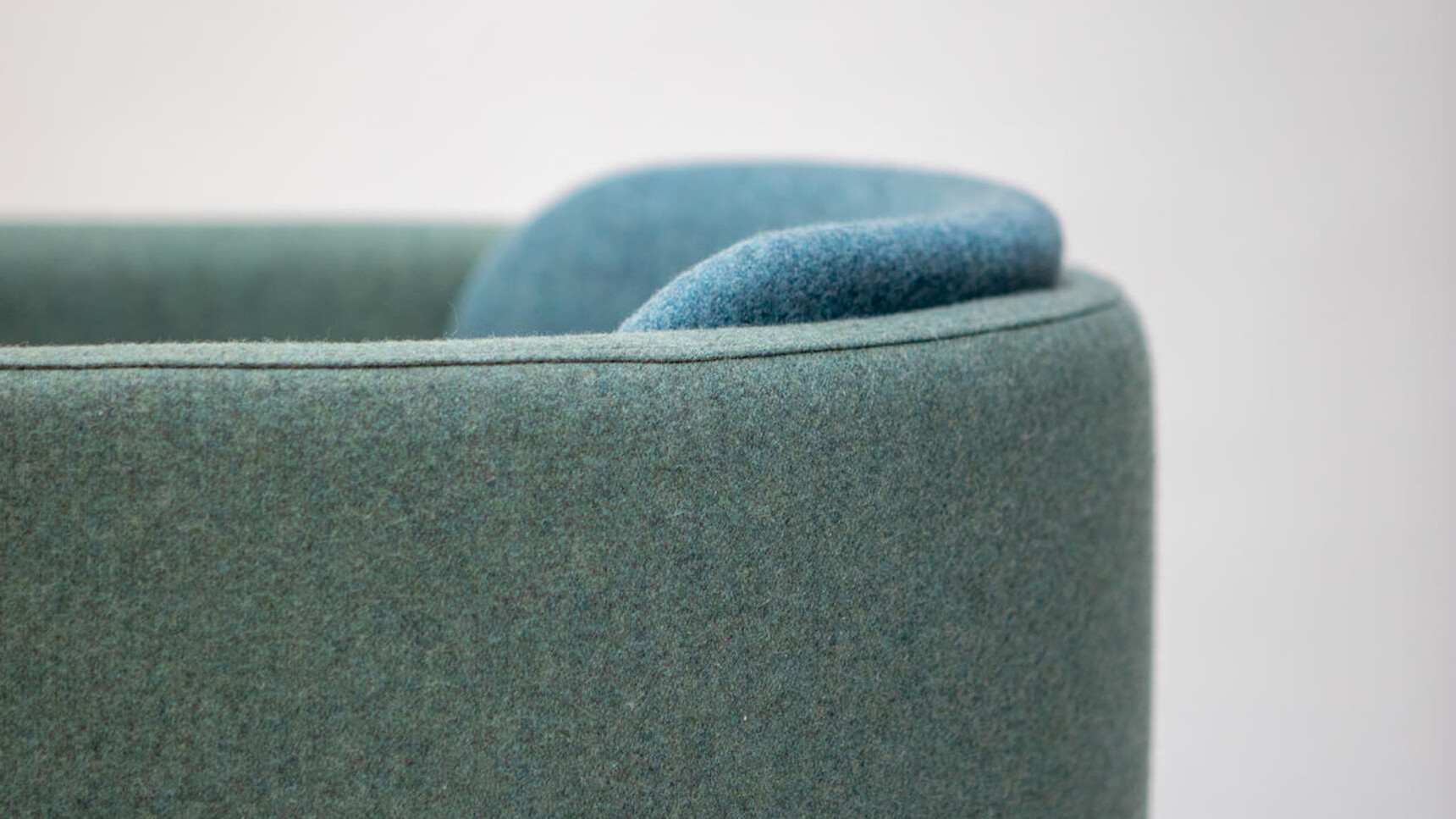 Buzzi Space BuzziDee Plus Meeting Chair Detail Image