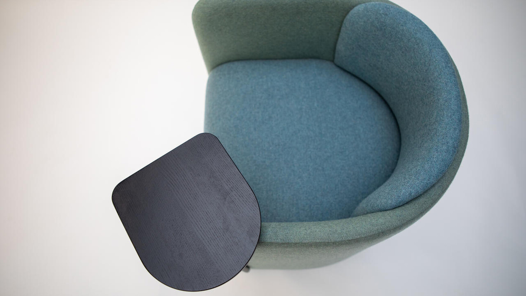 Buzzi Space BuzziDee Plus Meeting Chair With Tablet Detail Image