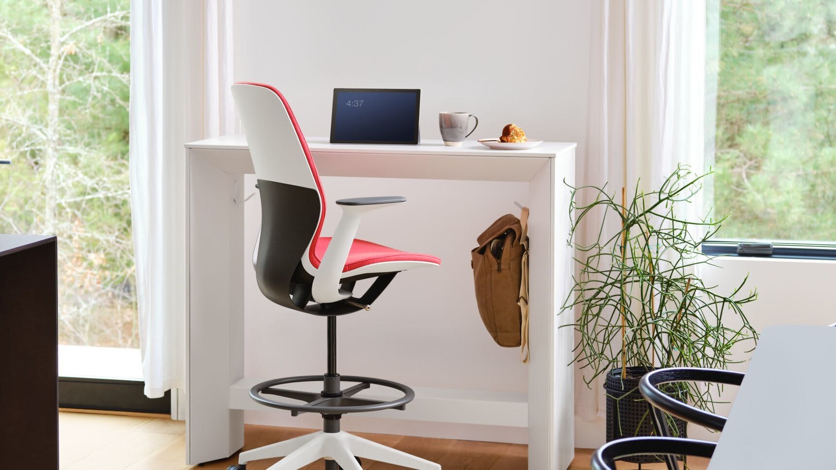 Steelcase SilQ Upholstered Draughtsman Office Chair At Desk Family Image