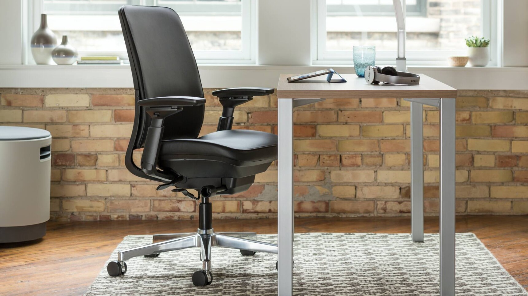 Steelcase Amia Office Task Chair At Desk In Home Environment