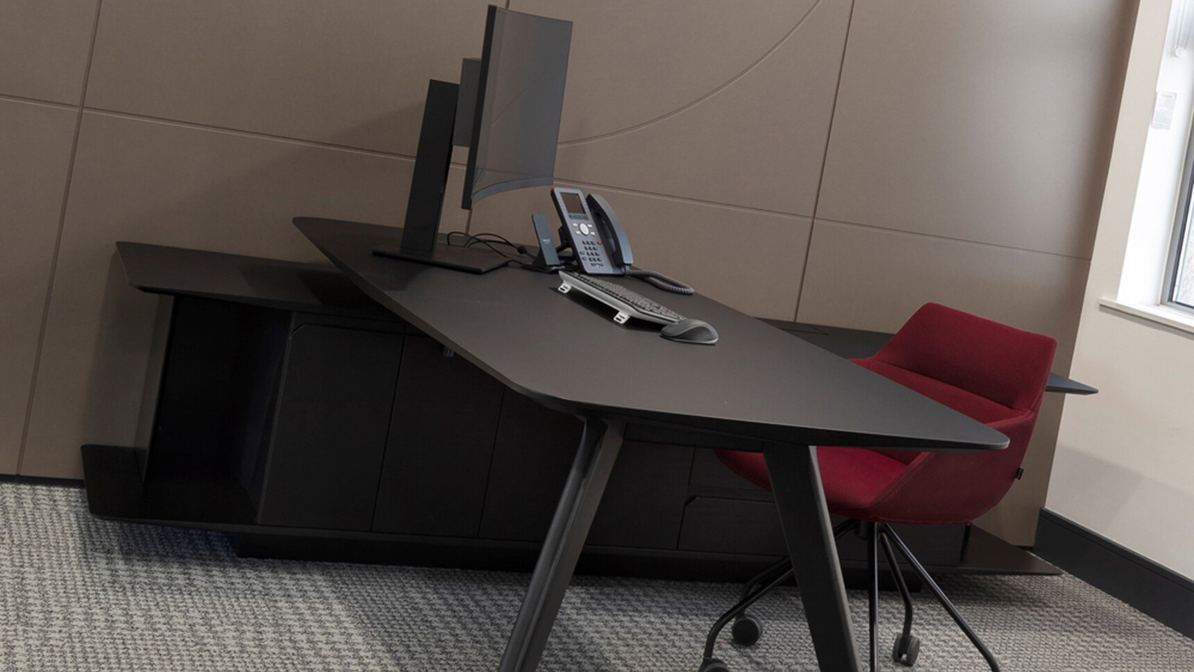 William Hands Vantage L-shaped Executive Desk With Return Detail Image With Red Chair