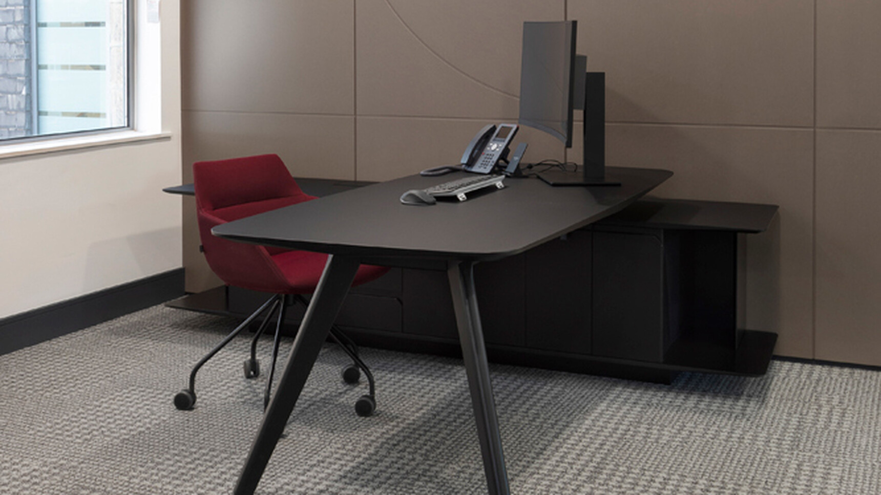 William Hands Vantage L-shaped Executive Desk With Return Family Image With Red Chair
