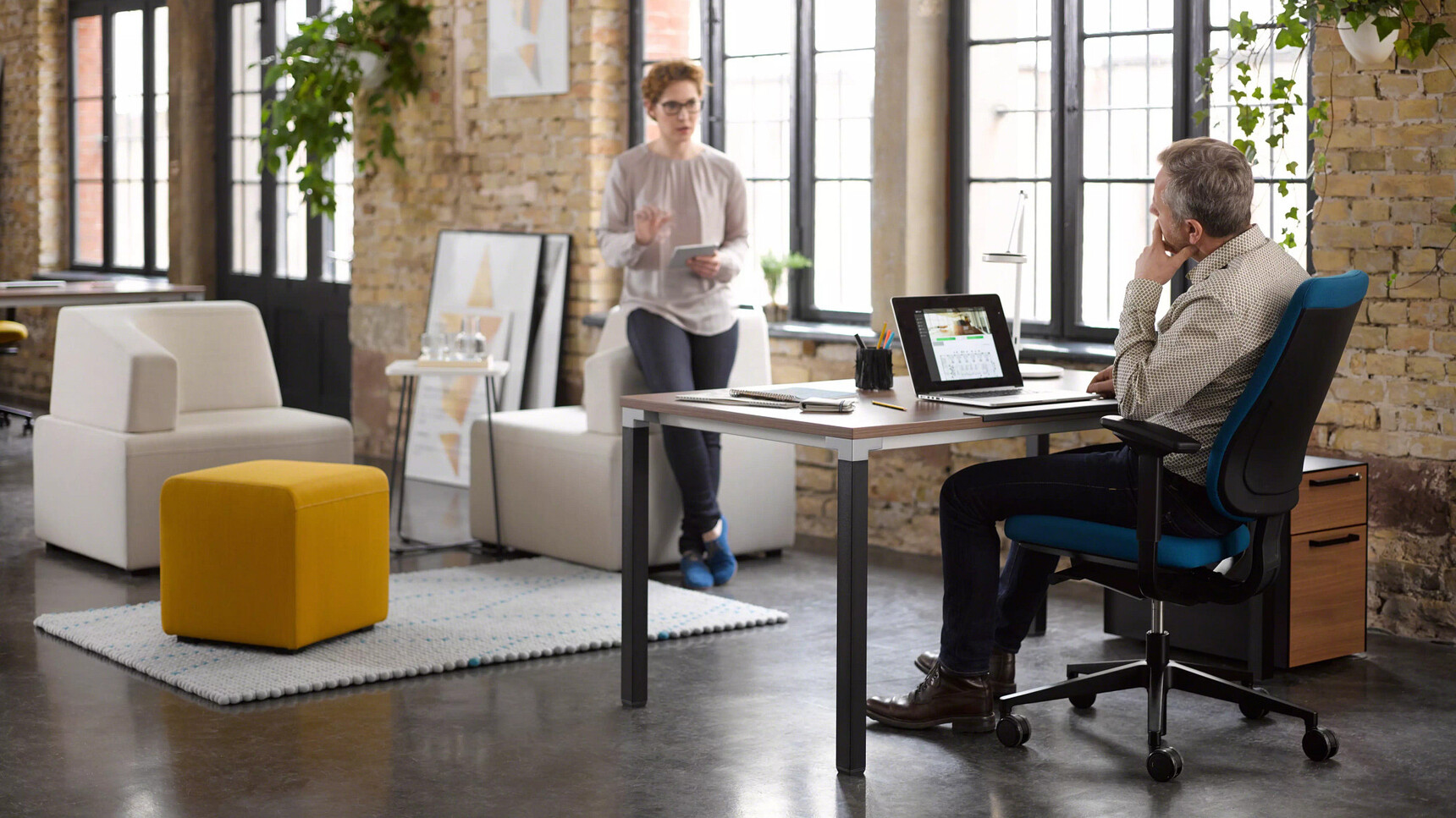 Steelcase Kalidro Fixed Height Desk In Office Environment Detail Image