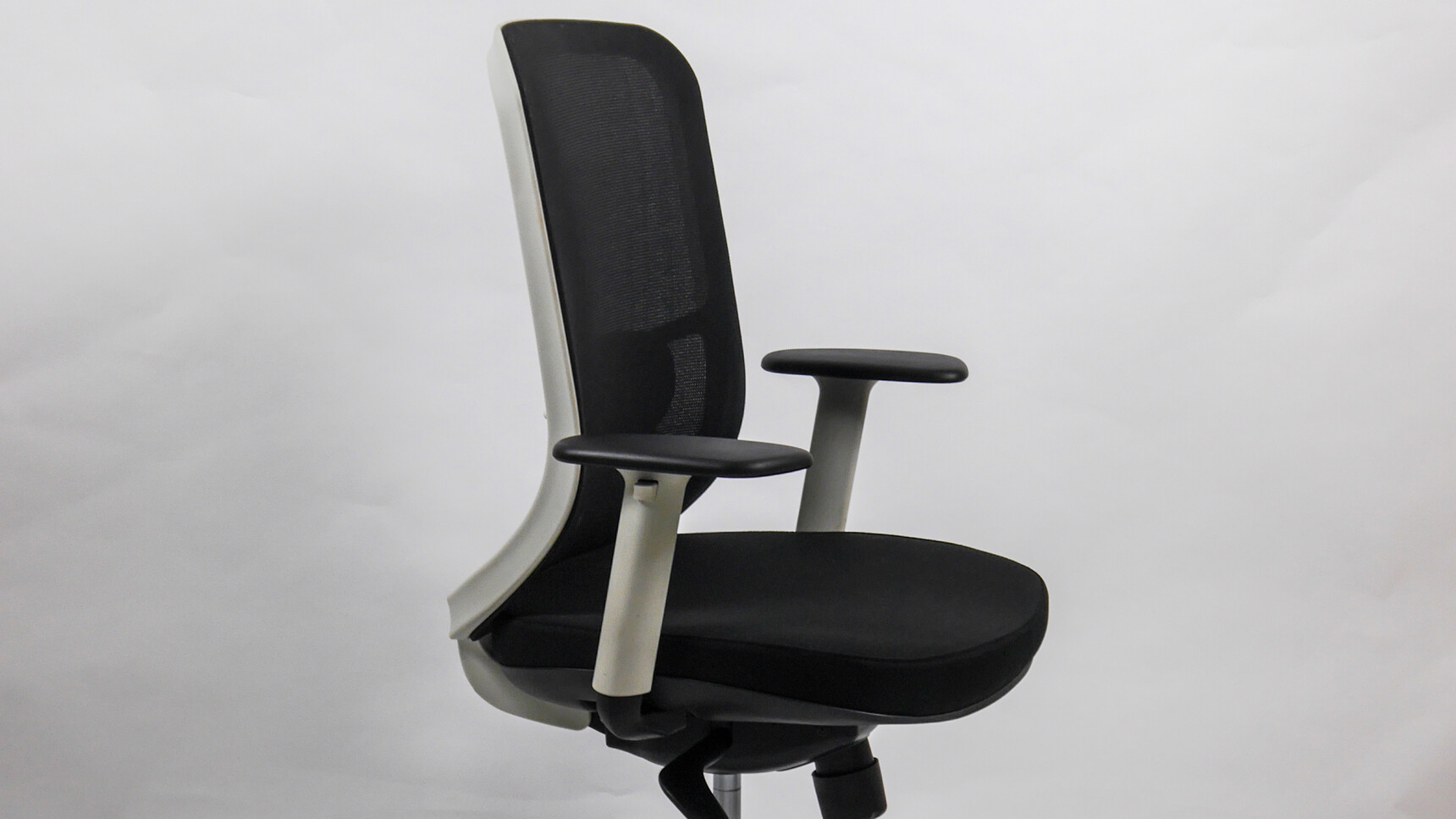 Claremont Centre Arran Task Chair White Frame Front Quarter Detail Image