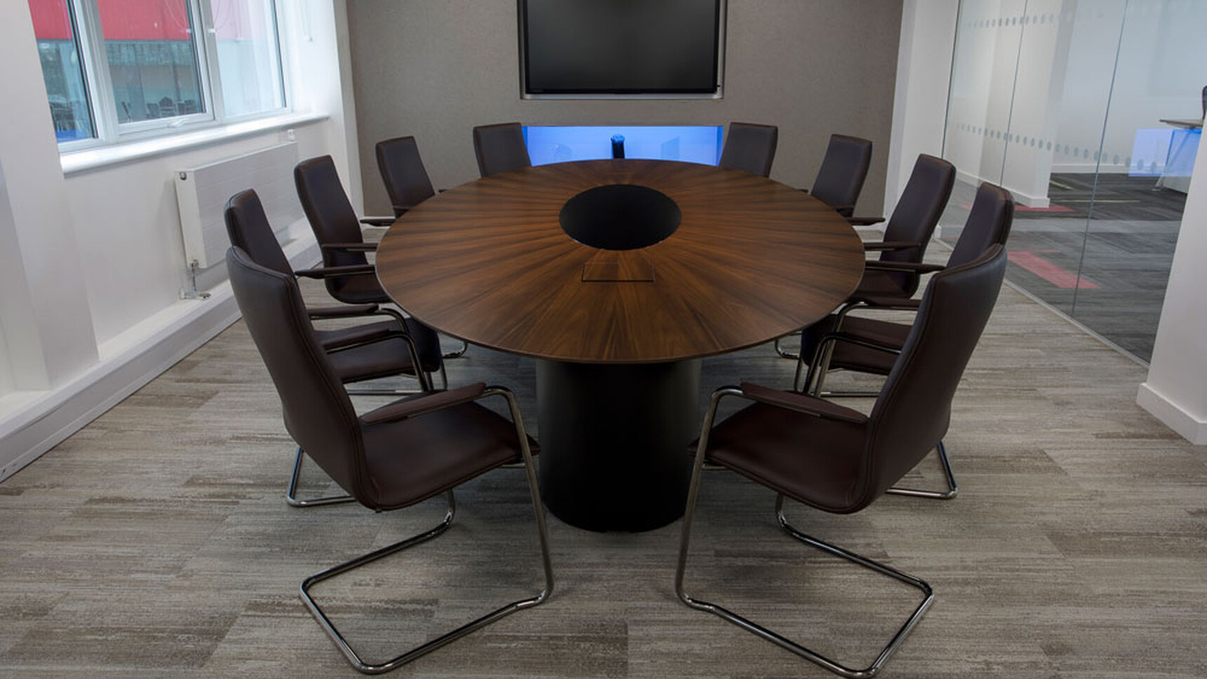 William Hands Infinity T540 Circular Meeting Table In Meeting Room
