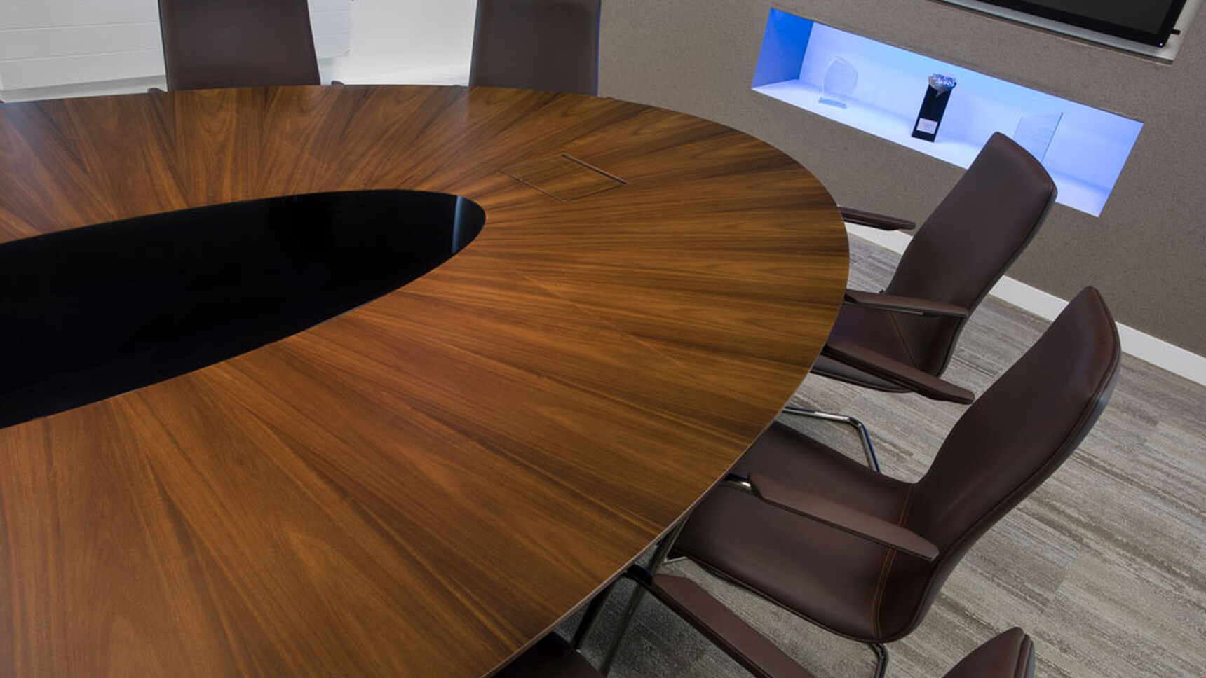 William Hands Infinity T540 Circular Meeting Table With Dark Wood Top In Detail Image