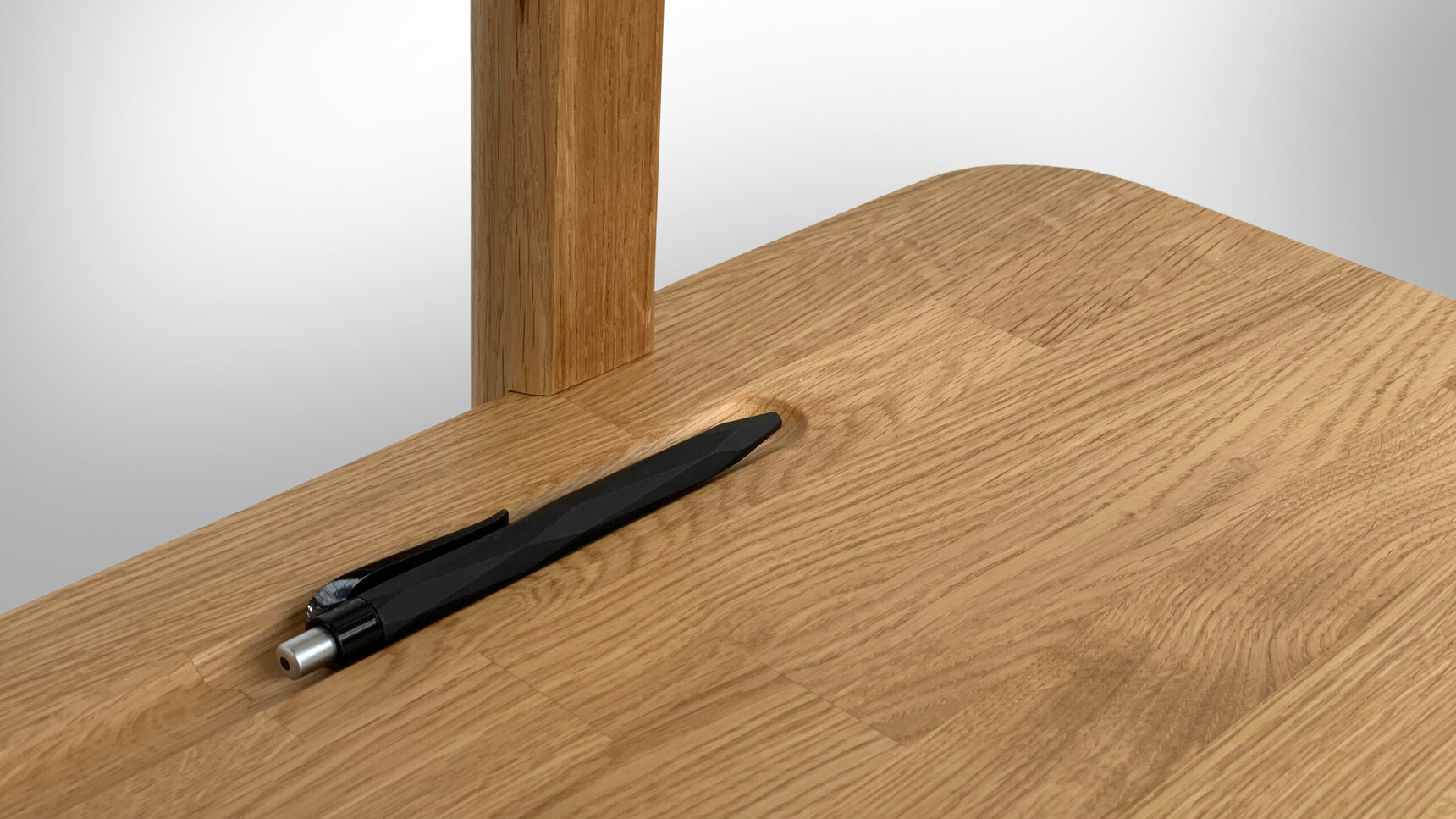 William Hands Embrace Home Office Desk Detail Image Of Desktop Pen