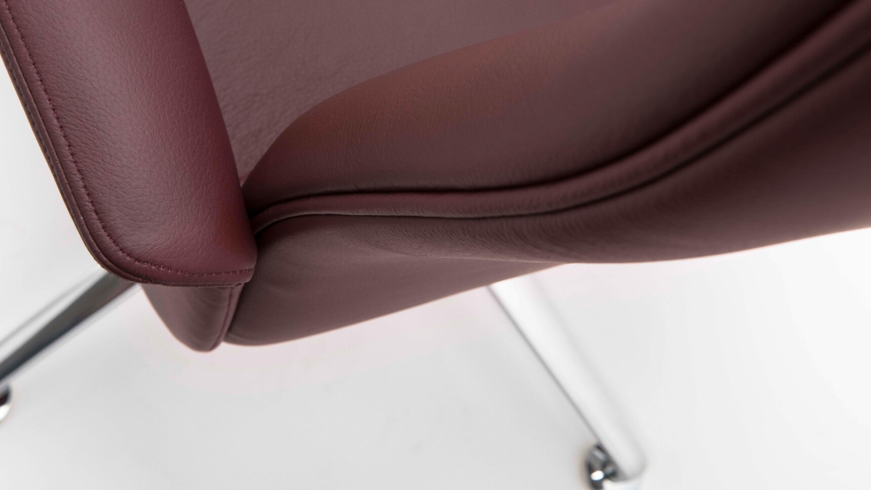 William Hands Cypher 841 Low Back Office Chair With Four Star Base Wing Arm Detail Image Of Backrest