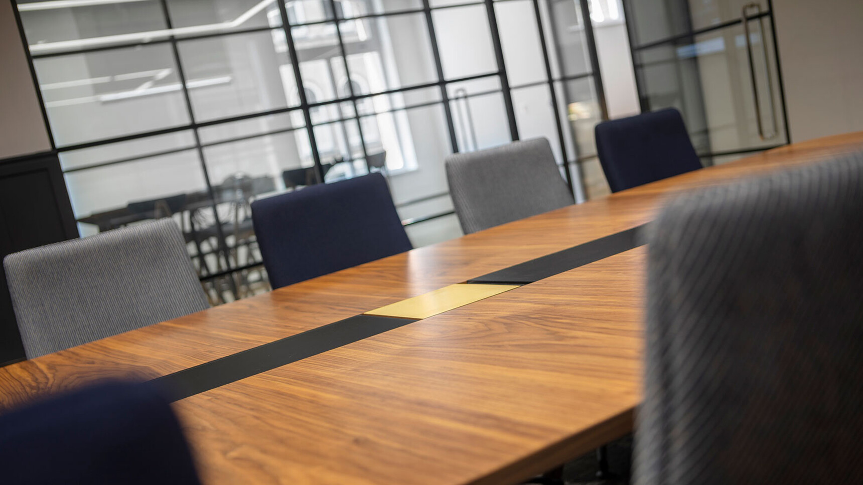 William Hands Cypher 841 Medium Back Office Chairs With Four Star Base Wing Arms Detail Image