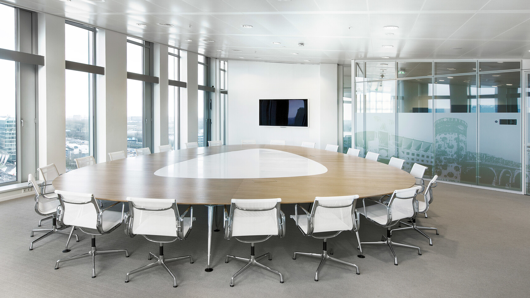 Vitra Aluminium Chair EA103 Family2