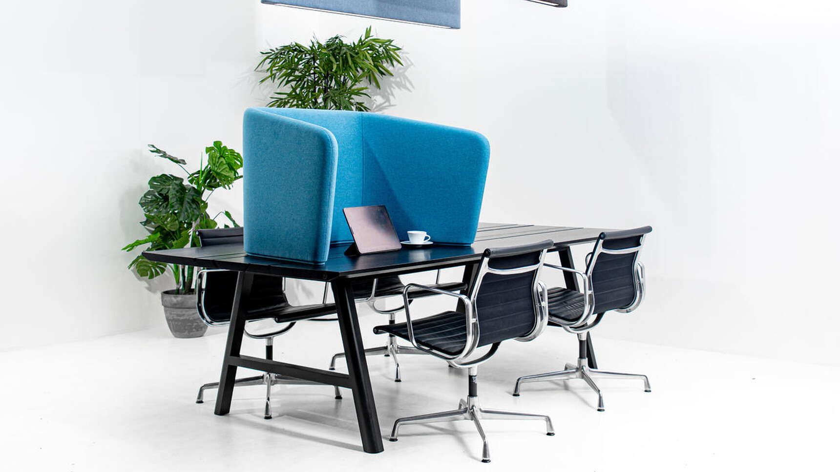 Buzzi Space BuzziCocoon Acoustic Element In Blue In Office Environment