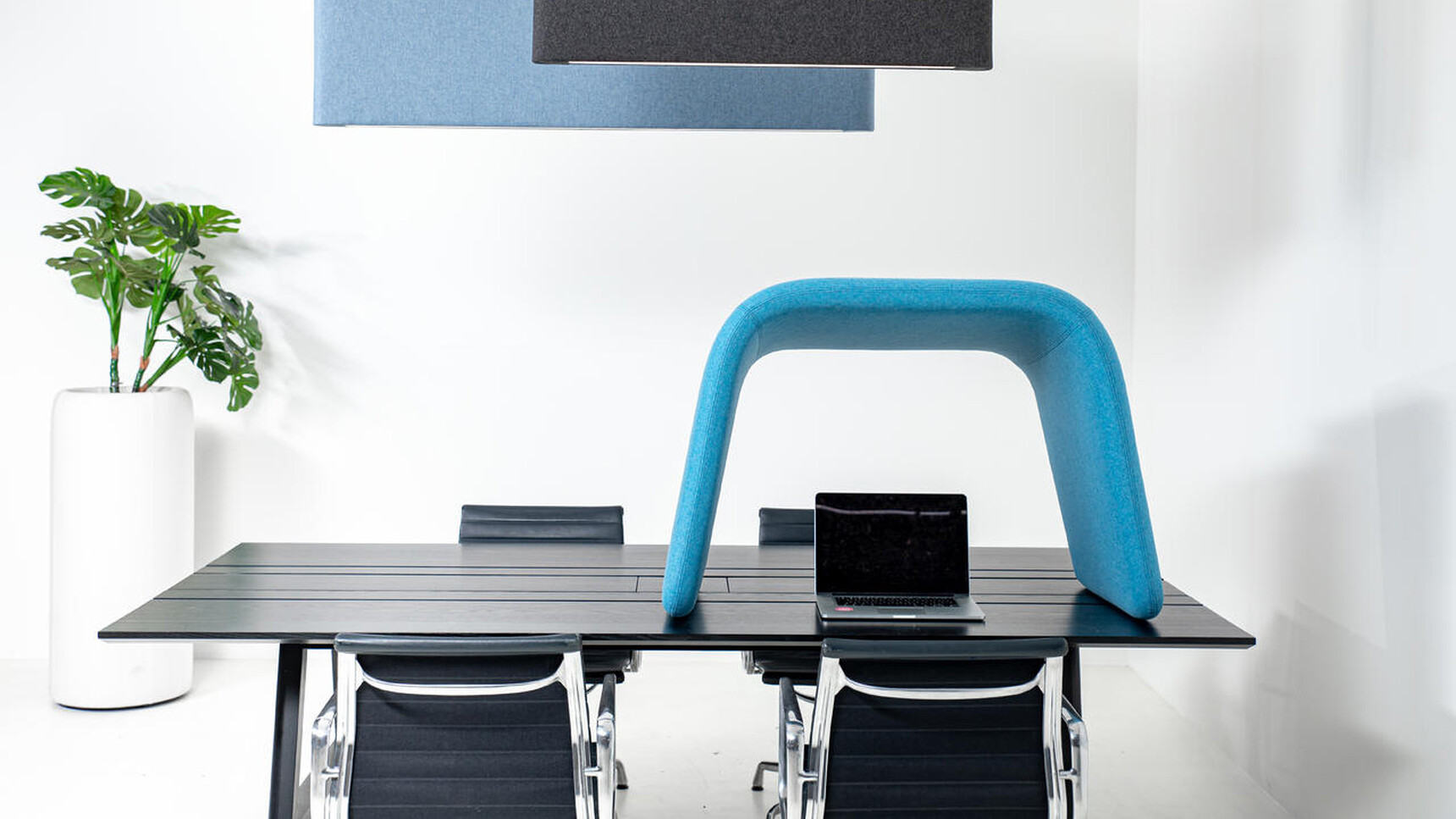 Buzzi Space BuzziCocoon Acoustic Element Blue Finish Upright Family Image