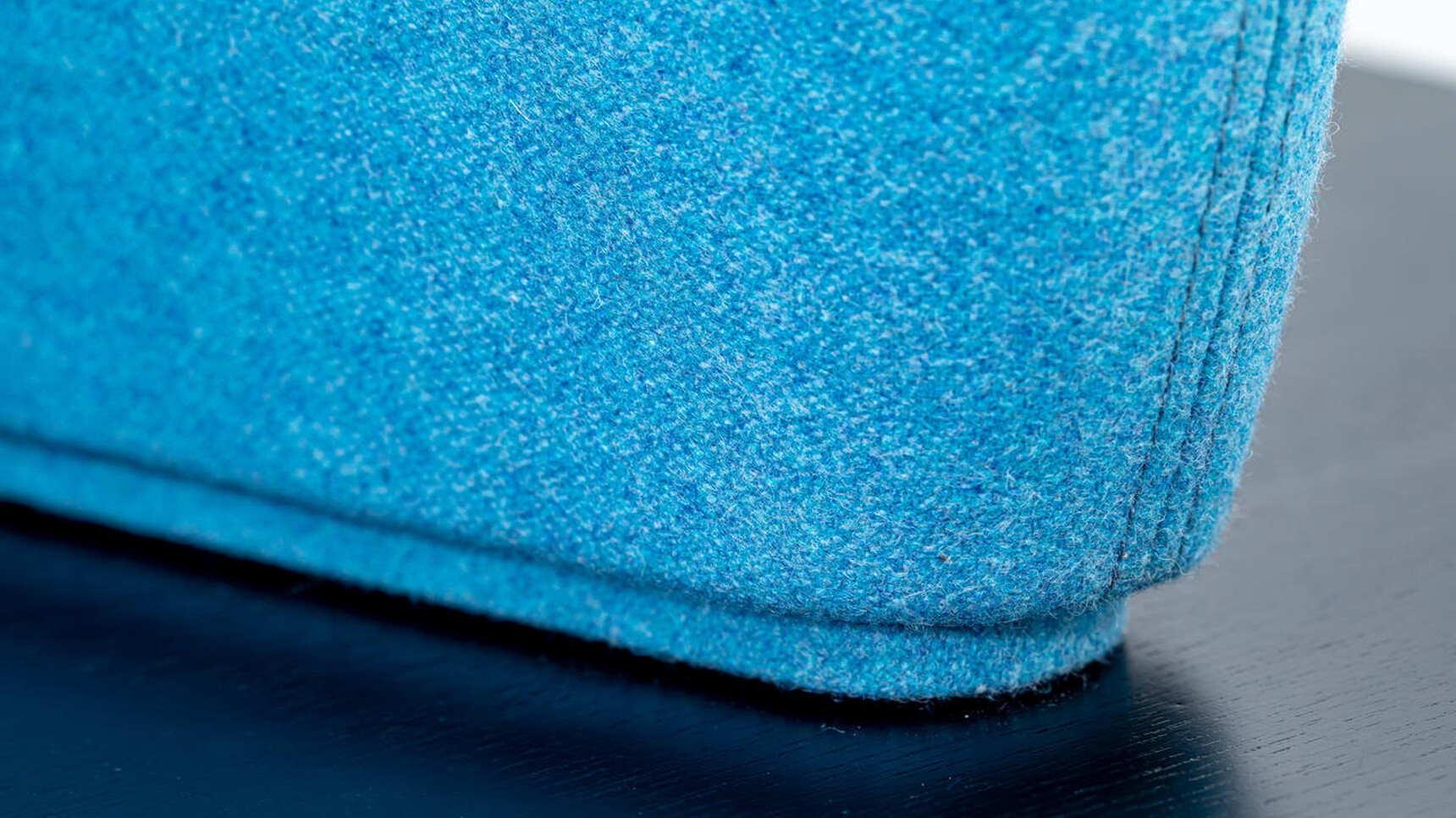 Buzzi Space BuzziCocoon Acoustic Element Blue Finish Detail Image