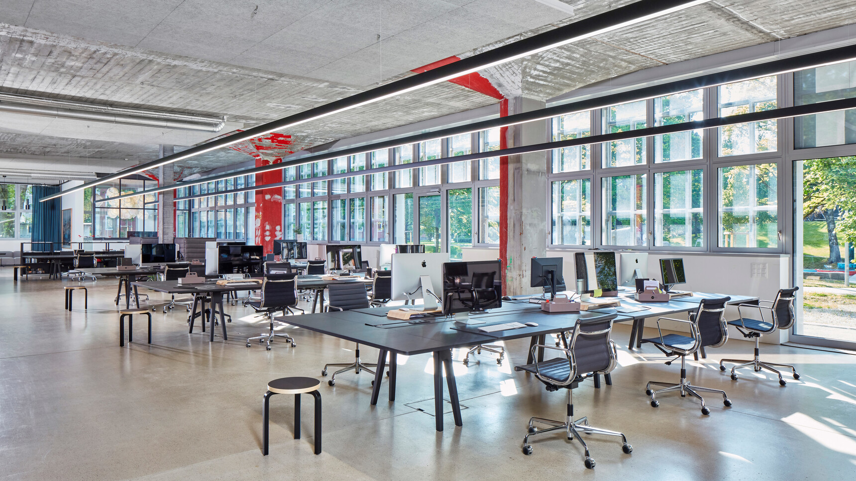 Vitra Aluminium Chair EA117118 Family