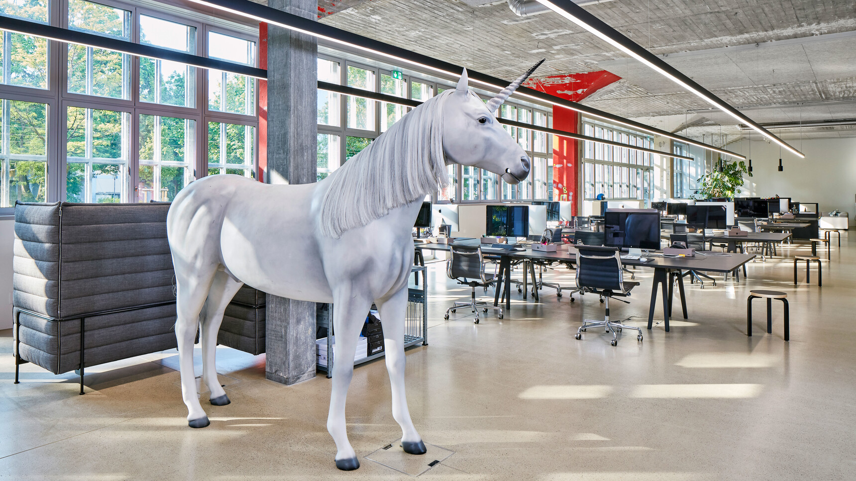 Vitra Aluminium Chair EA117118 Family2