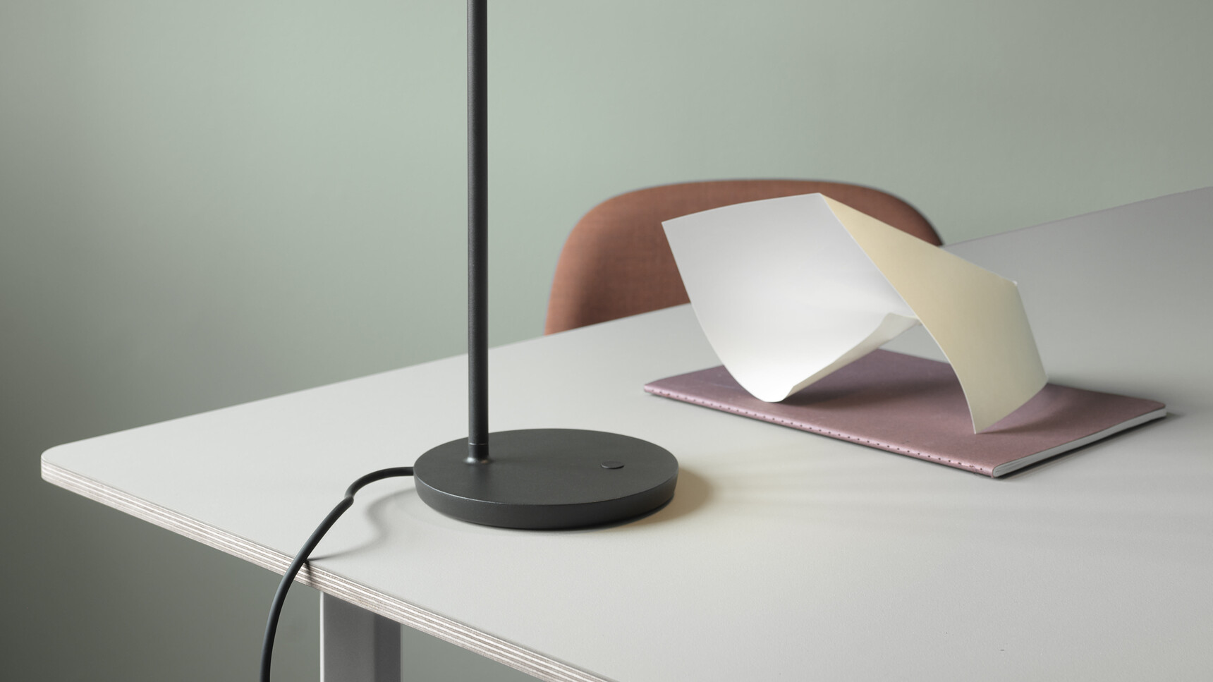 Muuto 7070 Meeting Table White Top Detail Image