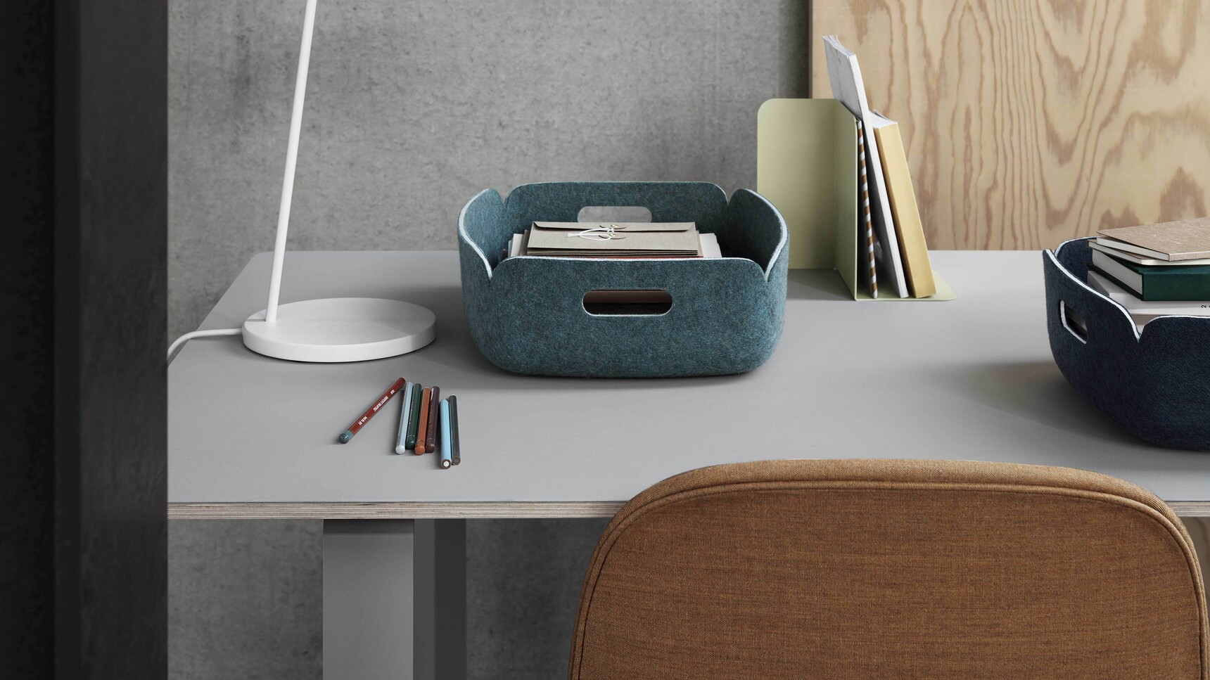 Muuto 7070 Meeting Table Leaf Fiber Restore Tray Compile Bookend Detail Image