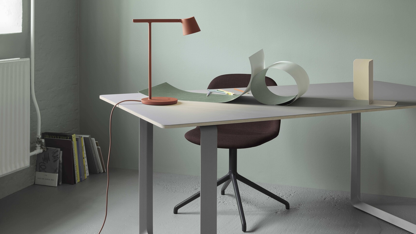 Muuto Tip lamp 7070 Meeting Table Grey Finish Family Image