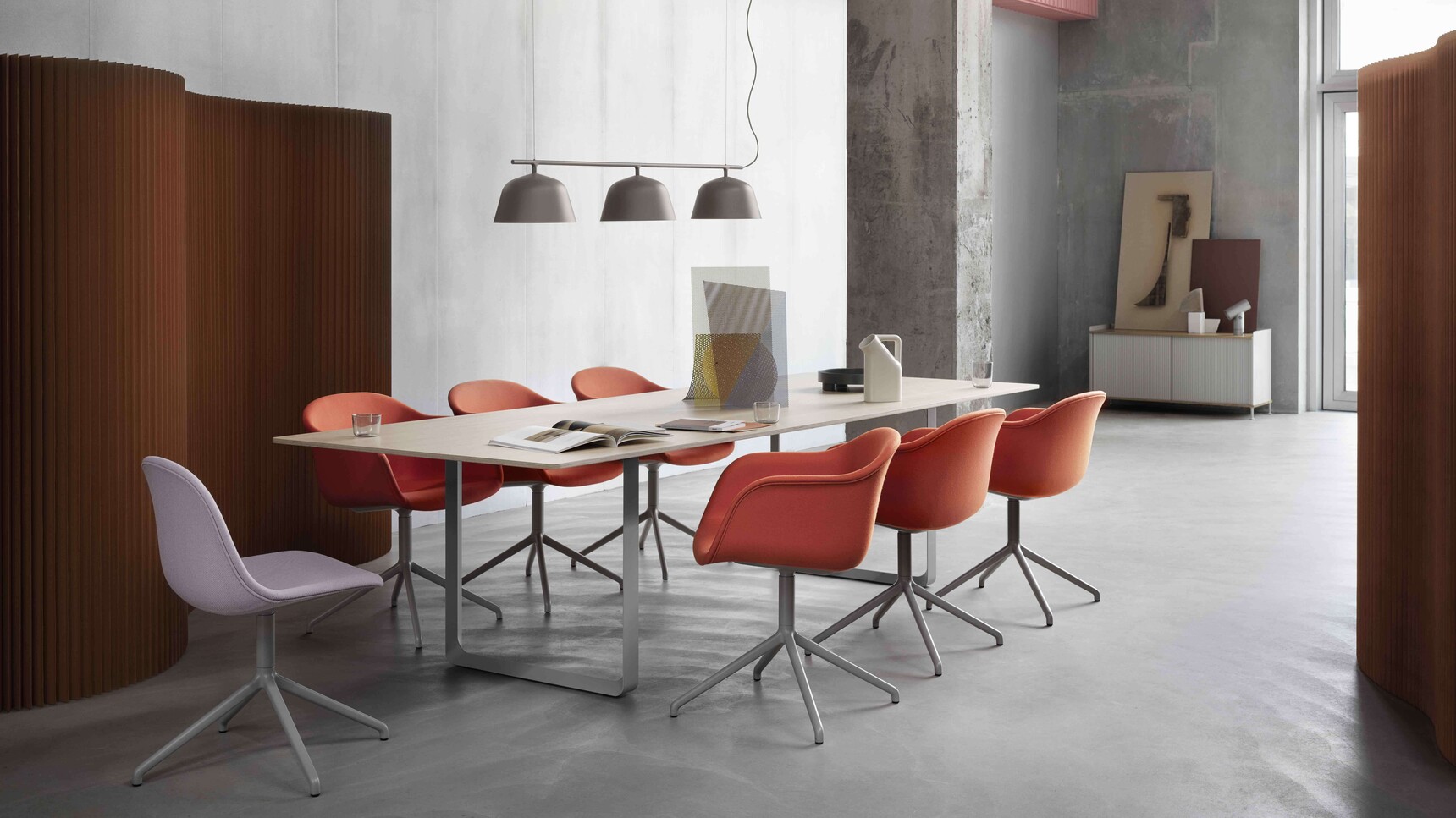 Muuto Fiber Arm Swivel Forest Nap 552 Grey Fiber Side Swivel Twill Weave 620 Grey 7070 Table Oak Grey Ambit Rail Family Image