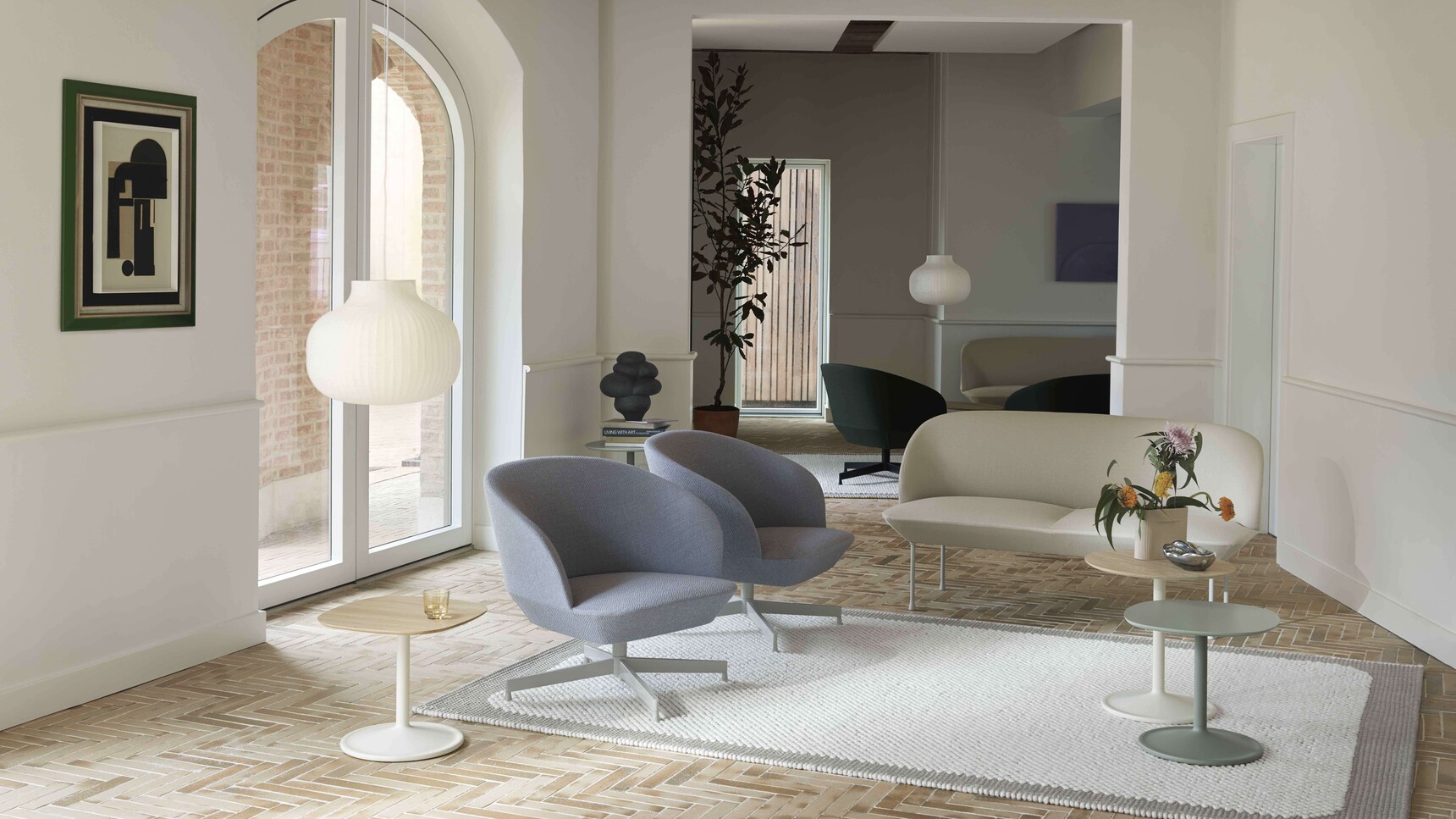 Muuto Oslo Lounge Colline 737 Twill Weave 990 Oslo Sofa 2 Seater Vidar 146 Soft Side Pebble Rug Light Grey Strand 45 Family Image