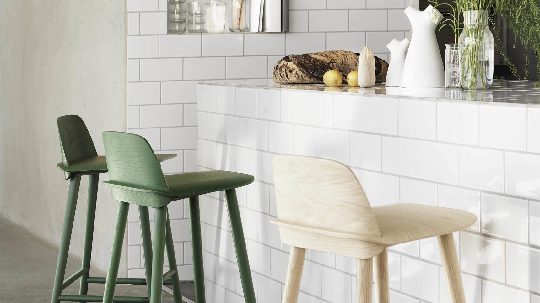 Muuto Nerd Bar Stool Flow Unfold Turnaround Detail Image