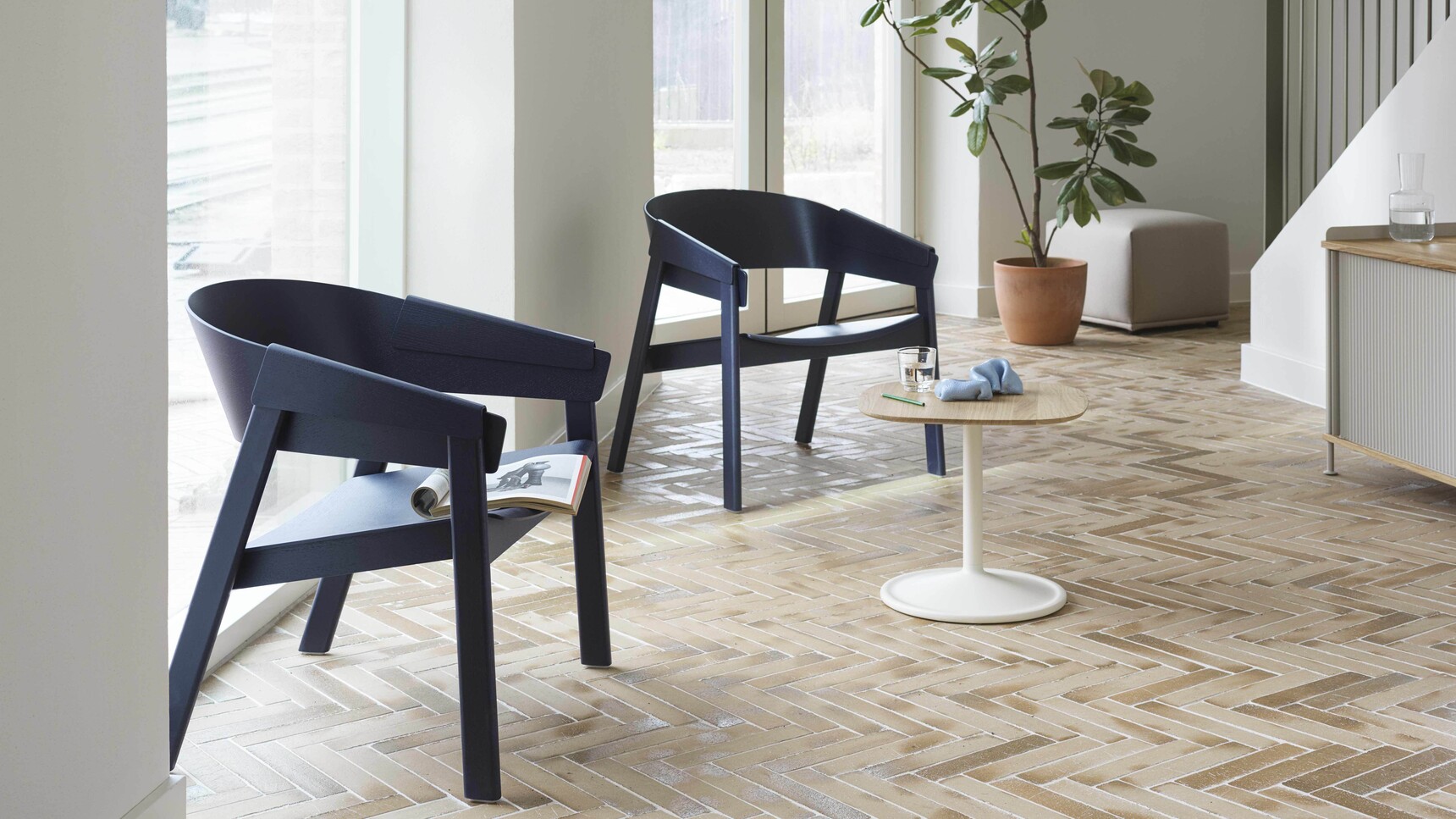 Muuto Cover Lounge Midnight Blue Soft Side 450x450 H400 Solid Oak Off White Echo 620x420 Divina 224 Enfold Low Grey Raise Clear Family Image