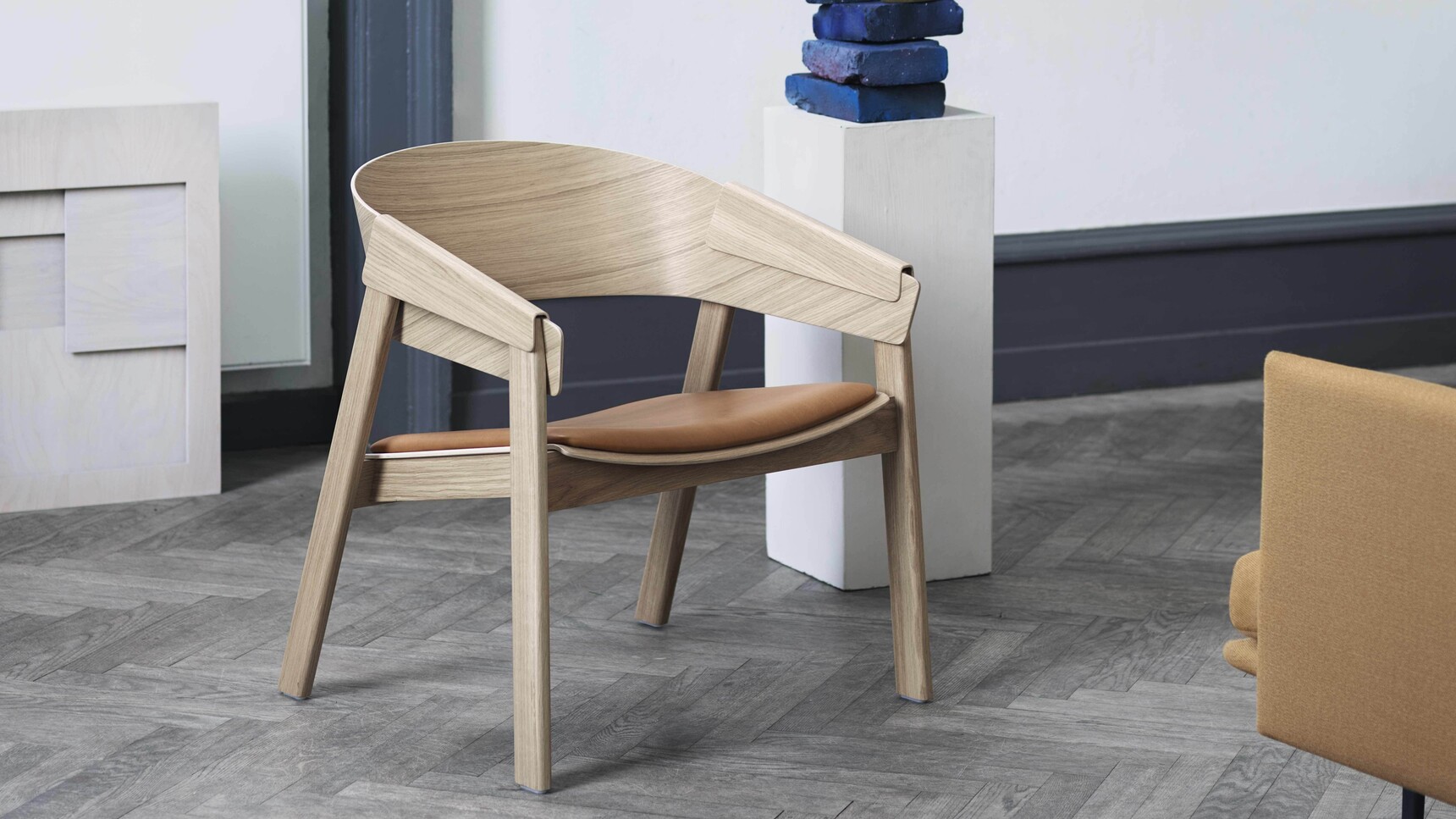 Muuto Cover Lounge Chair Oak Cognac Refine Outline Vidar 472 Family Image