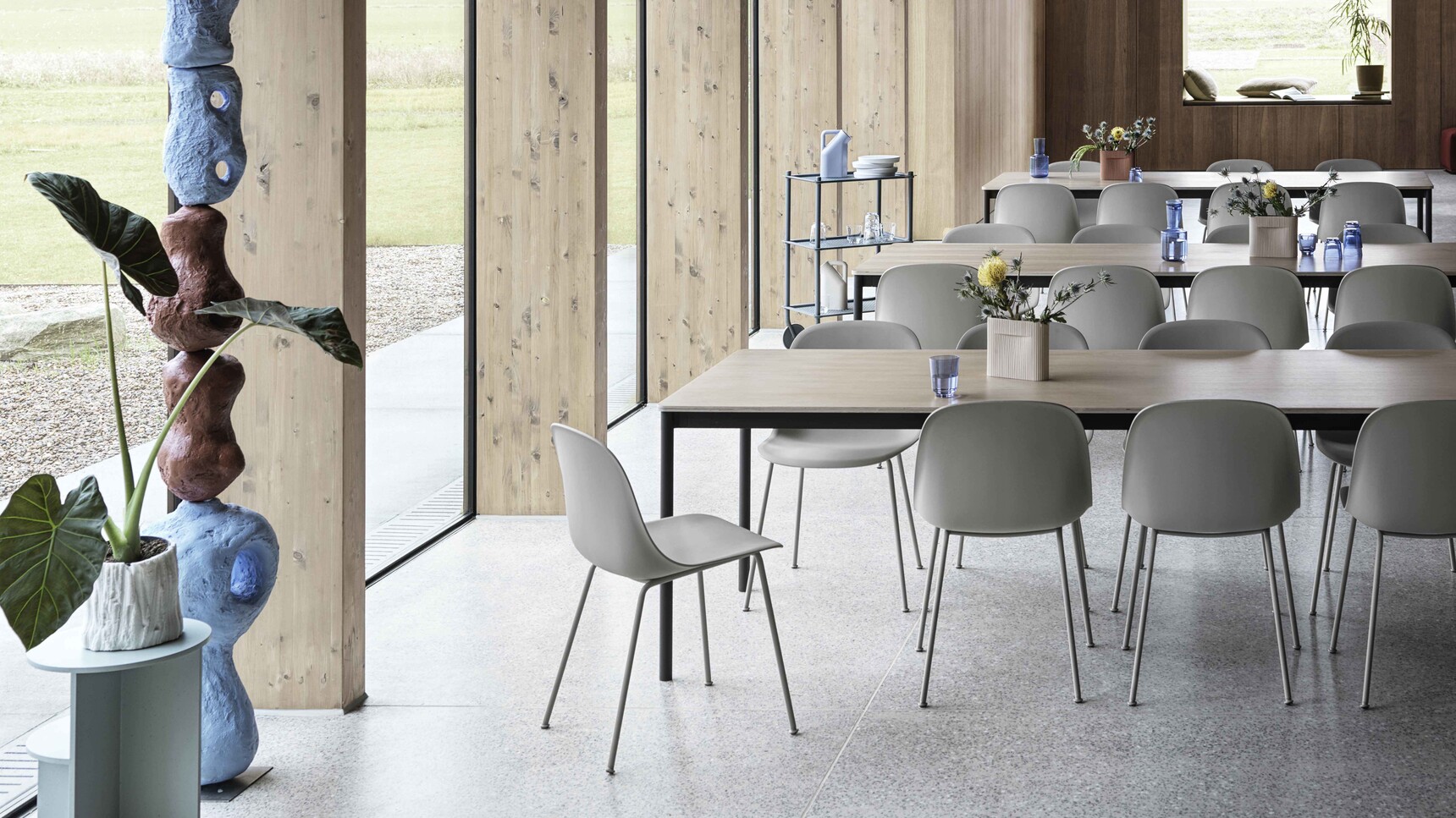 Muuto Fiber Side Chair Grey Base Table Oak Veneer Black 250x90 Strand Ridge H165 Raise Indigo Halves Flow Family Image