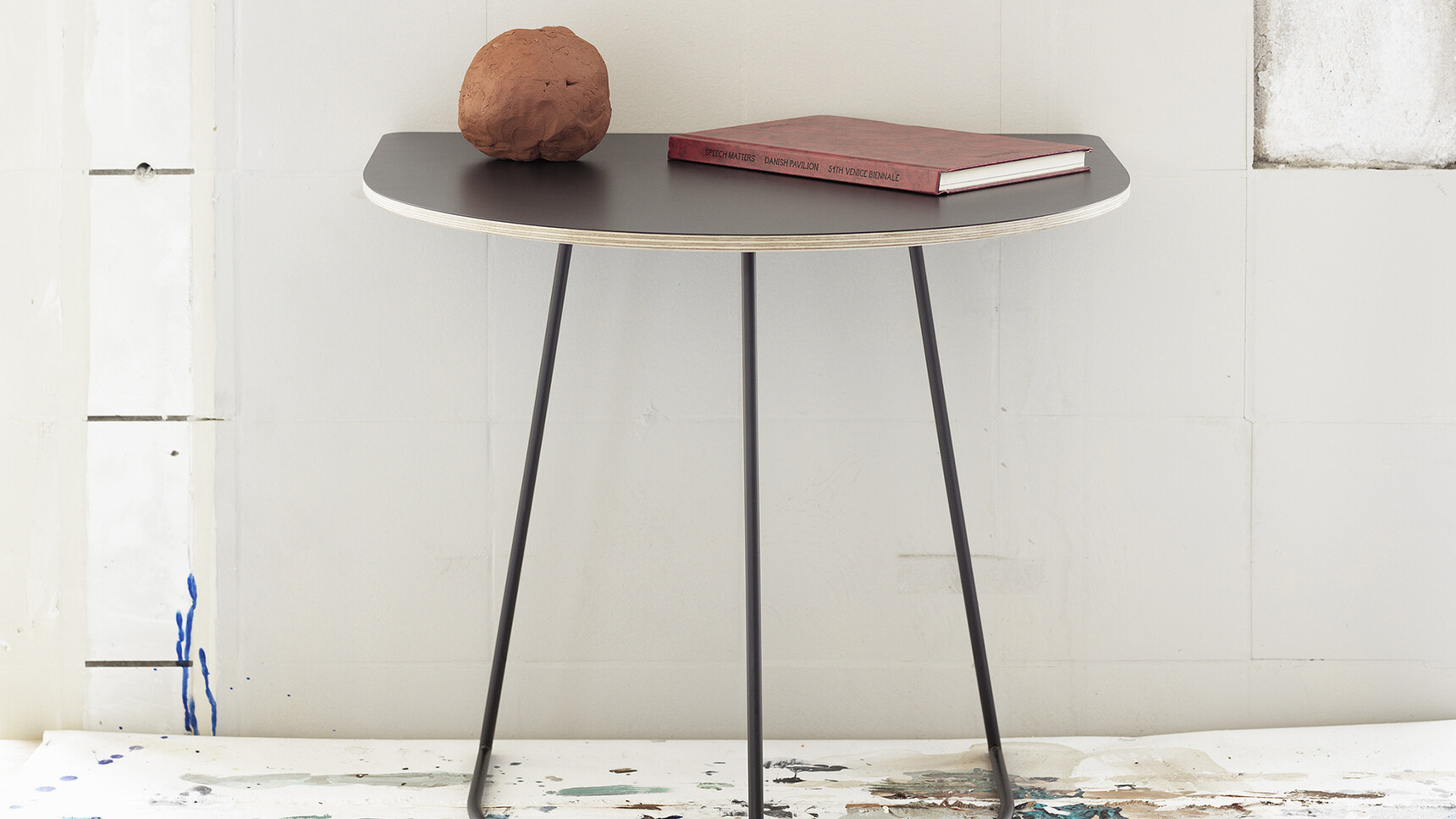 Muuto Airy Half Size Coffee Table Black Top Detail Image