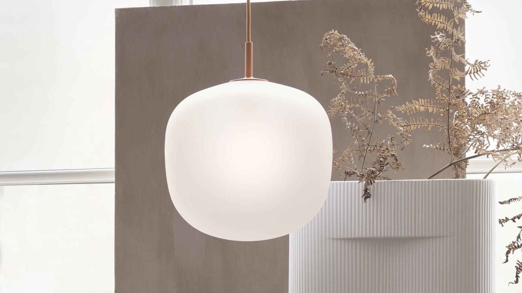 Muuto Rime Pendant 25 Orange Ridge Vase H35 Off White Detail Image