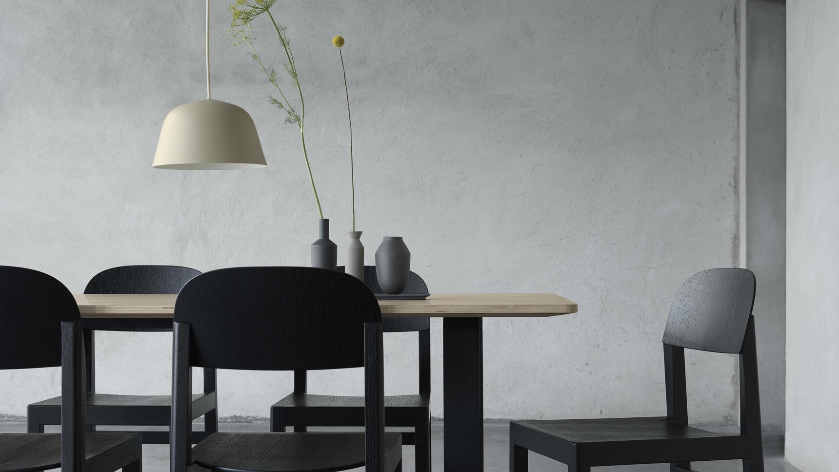 Muuto Workshop Chair Black 7070 Oak Ambit O25 Beige Green Balance Vase Family Image