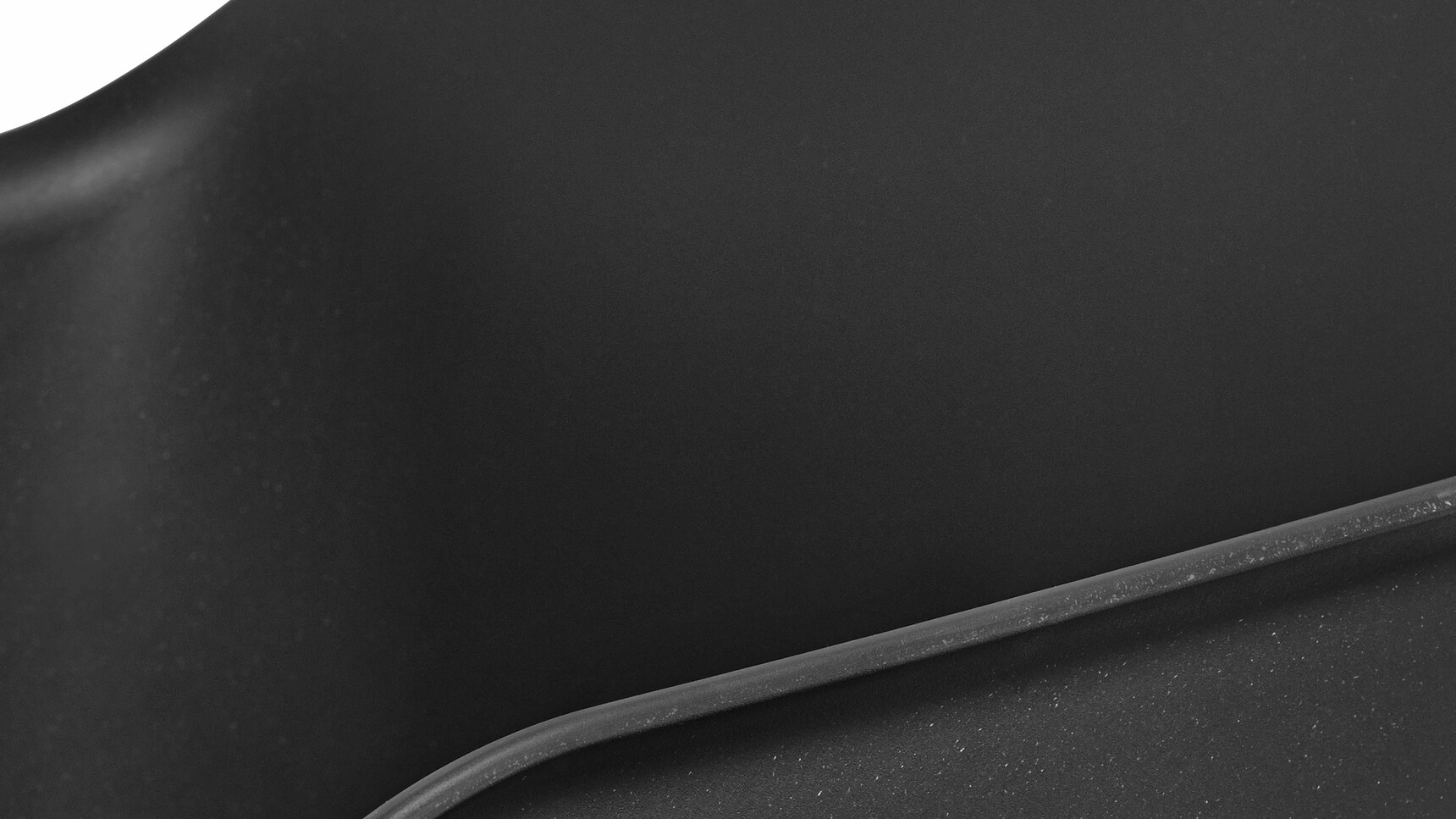 Muuto Fiber Chair Tube Base Black Detail Image