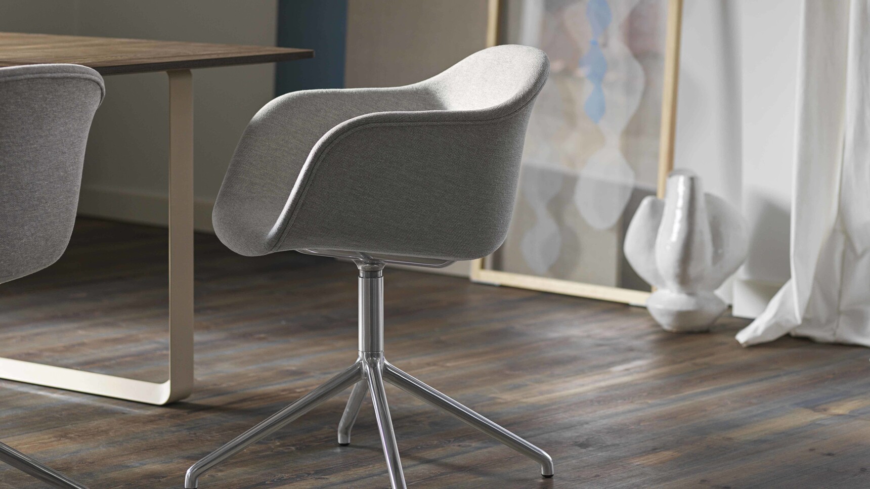 Muuto Fiber Armchair Swivel Chrome Clay 12 70 70 Smoked Oak Sand Detail Image