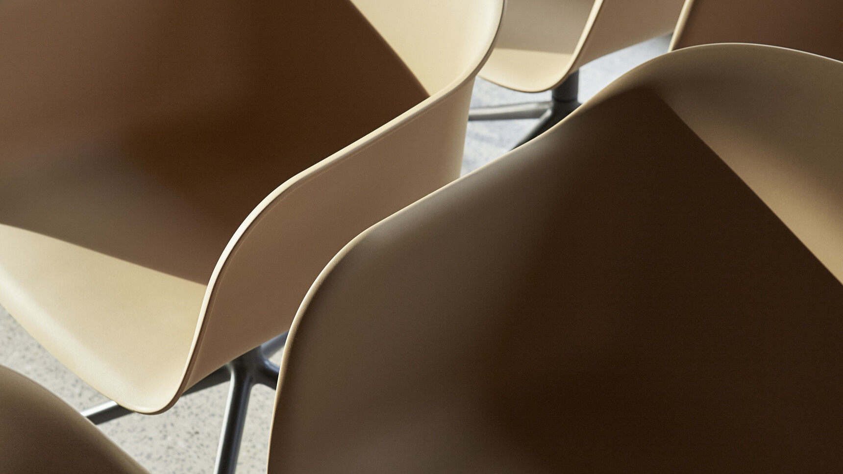 Muuto Fiber Armchair Swivel Ochre Black Family Image